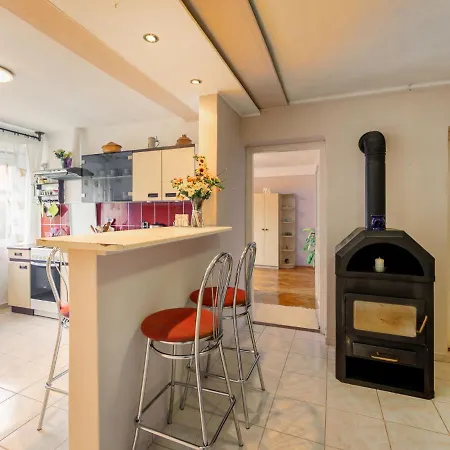 Nador - Fod125 By Interhome *